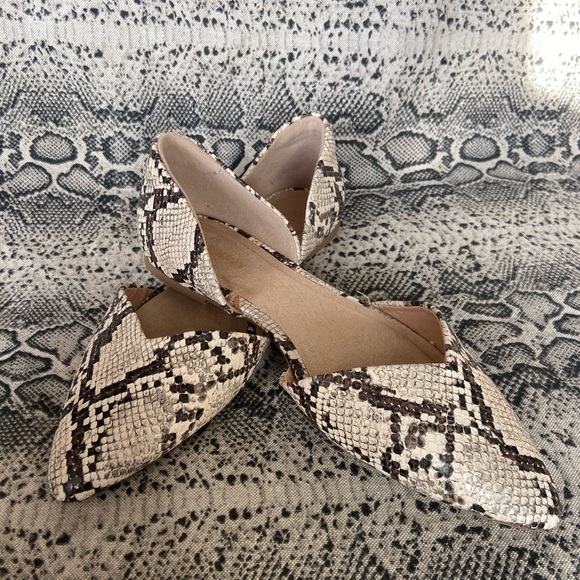 Old Navy snake print pointed toe flats NWOT - Picture 2 of 9